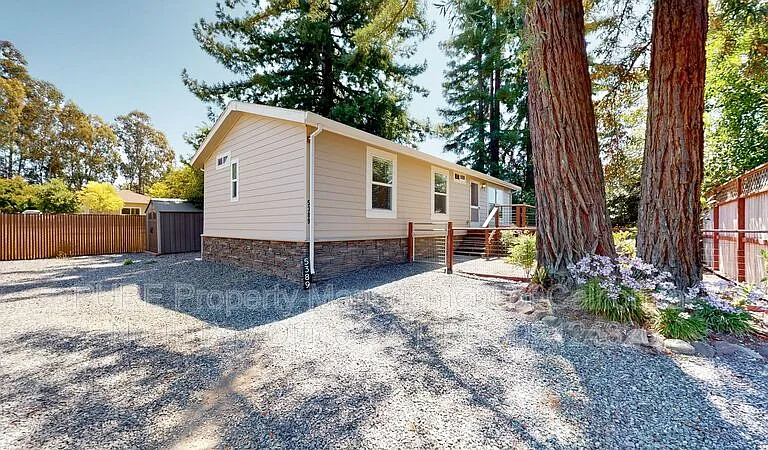 5389 Gravenstein Hwy N — Photo 25