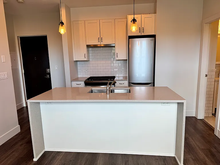 166 E 11th Ave #8 — Photo 31