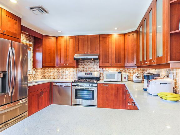 5th image of 22233 Kenilworth Dr