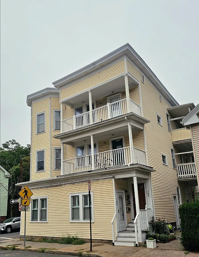 3 bed, 1141 sqft, $4,100 — Photo 1