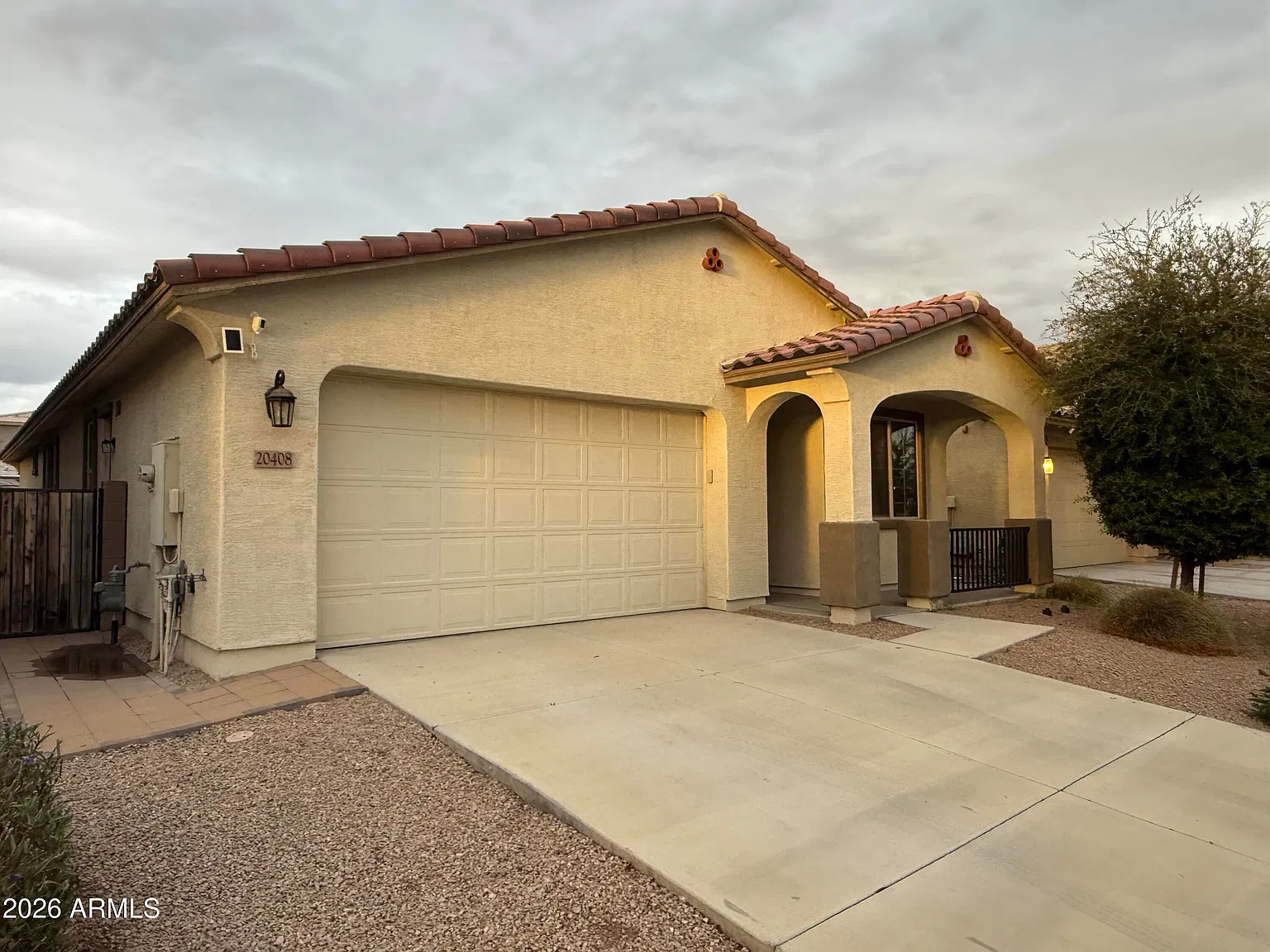 4 bed, 2.5 bath, 1959 sqft, $2,500 — Photo 1