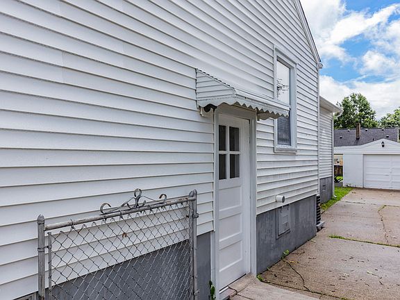 4th image of 2612 Colin Ave