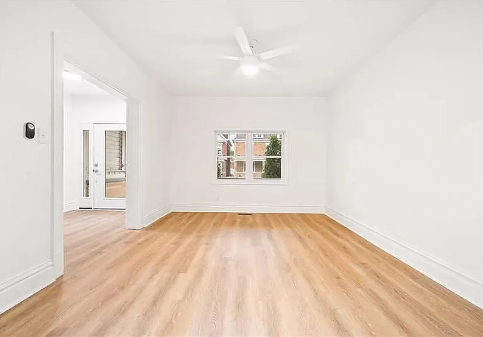 6 beds 3 bath - newly renovated, great location, central air, off street parking — Photo 2