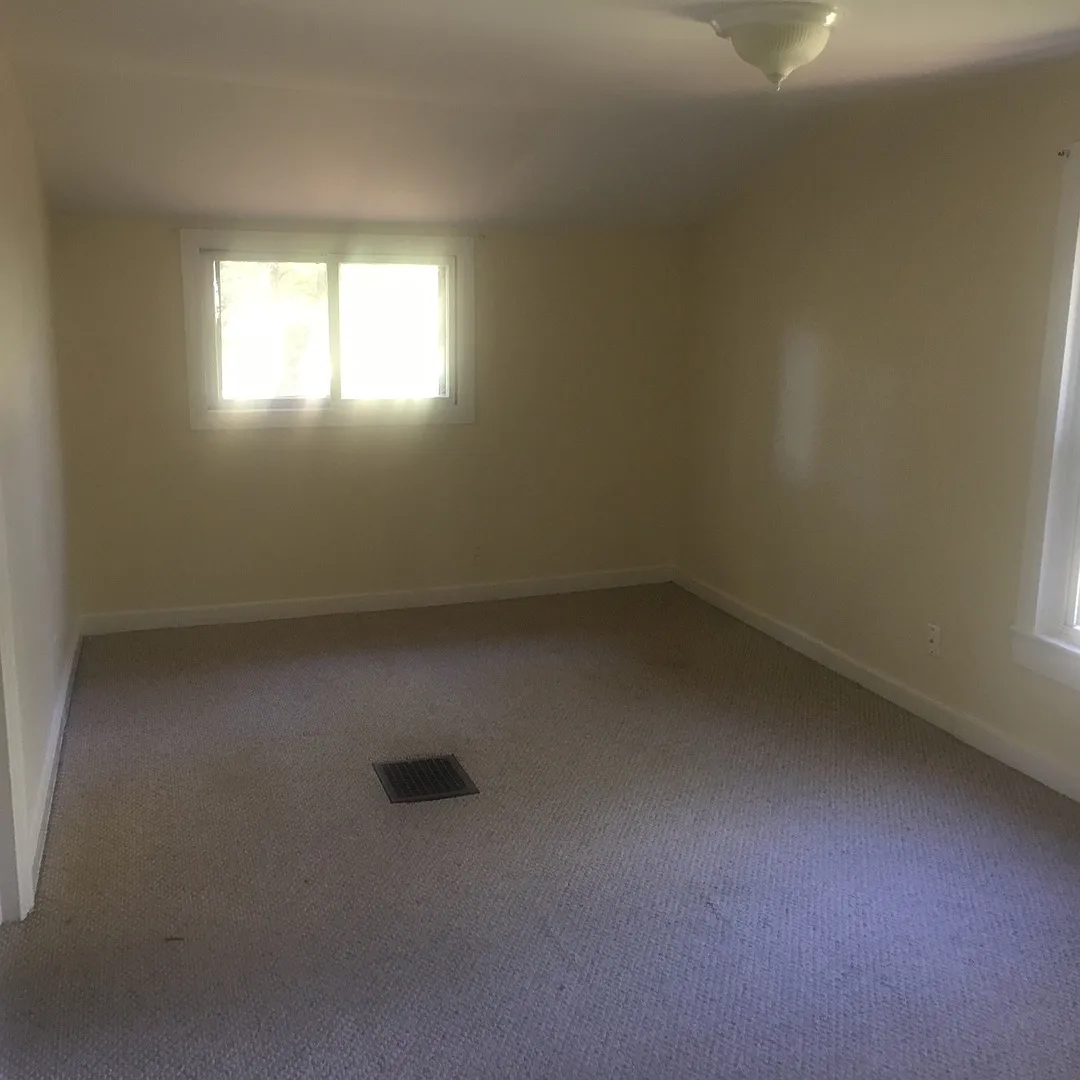 3 bedroom, 1.5 bath home — Photo 4