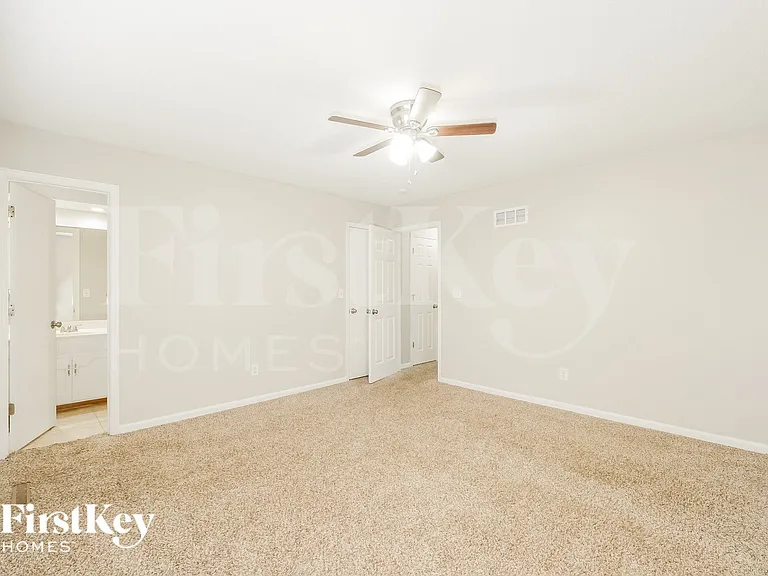 6235 N Hickory Ct — Photo 9