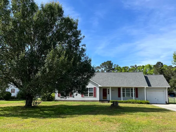 1913 Champion Dr, Morehead City, NC 28557
