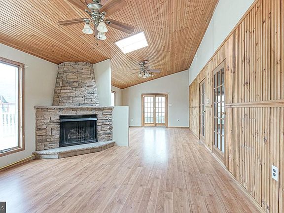 4th image of 26 Elderberry Ln