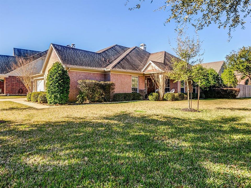 1st image of 106 Pelican Ct