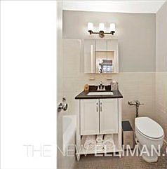 4th image of 155 E 38th St APT 14F
