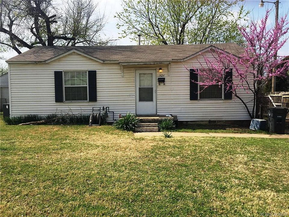1st image of 1424 N Vandalia Ave