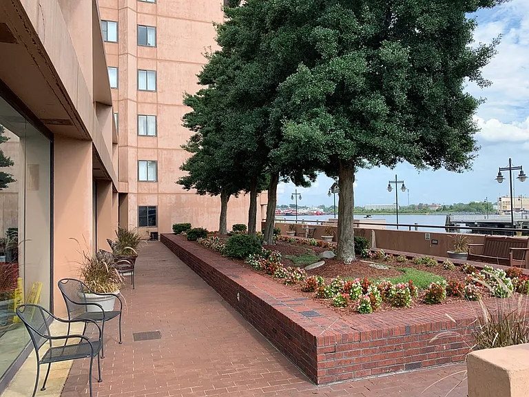 Harbor Tower Apartments — Photo 4