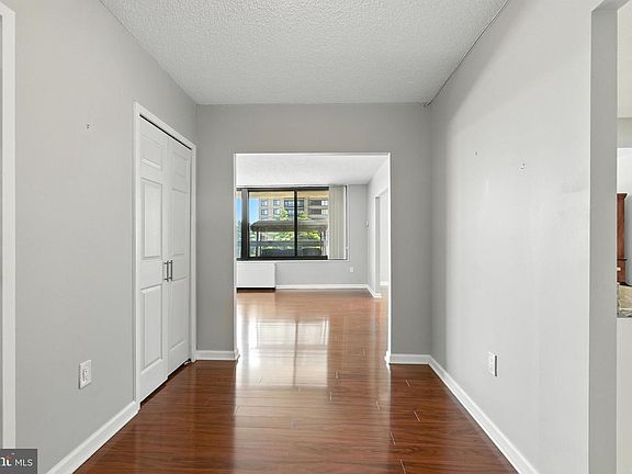 3rd image of 3701 S George Mason Dr Unit 315N