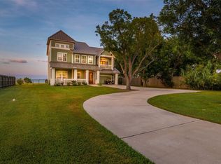 5047 W Bayshore Dr, Bacliff, TX 77518