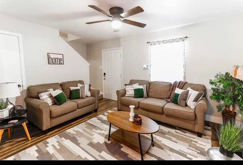 2 bed, 1.5 bath, 936 sqft, $1,500 — Photo 2