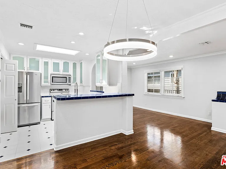 916 N Alfred St #6 — Photo 9