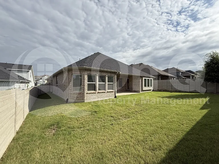 2950 Frederick Dr — Photo 7