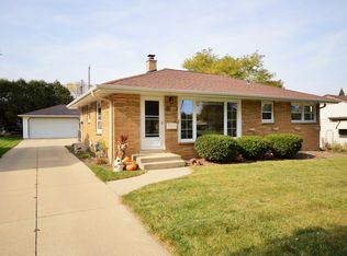 6208 W Kinnickinnic River Pkwy, Milwaukee, WI 53219