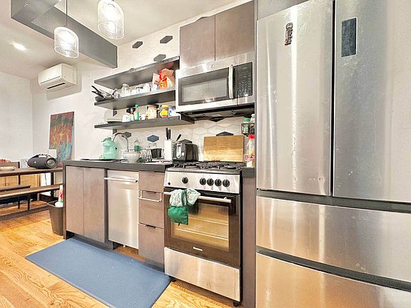 2nd image of 277 Irving Ave #1R