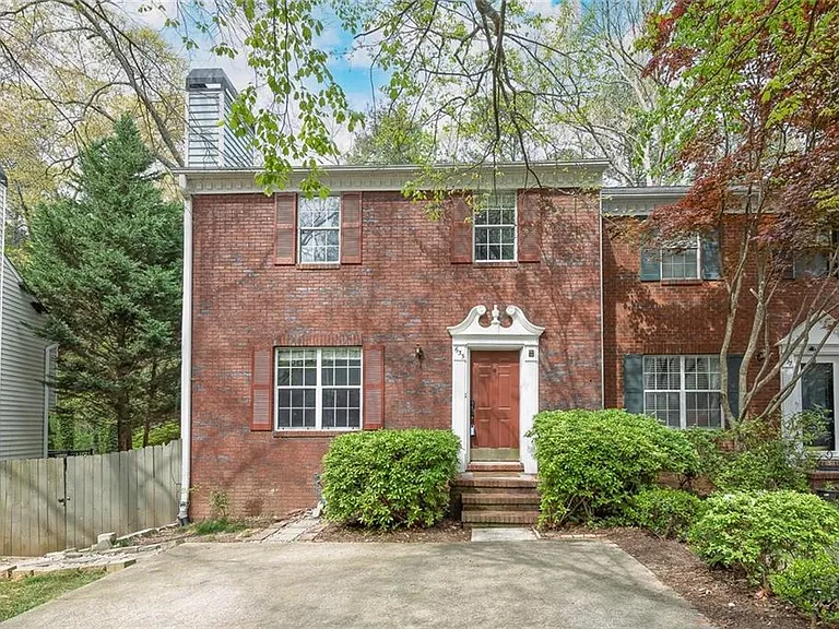 635 Anderson Walk — Photo 1