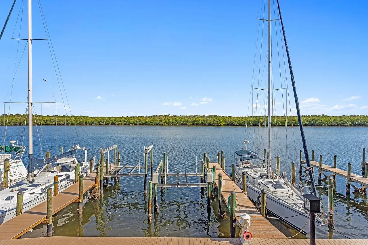 2 bed, 2.5 bath, 1104 sqft, $2,500 — Photo 3