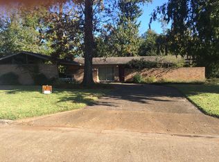 2305 Barbe Ct, Lake Charles, LA 70601