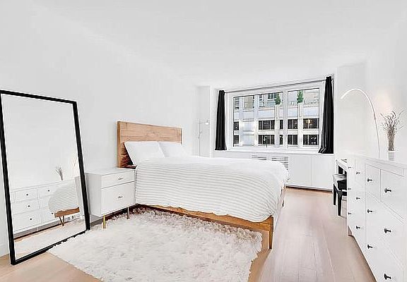 5th image of 301 W 53rd St APT 3K