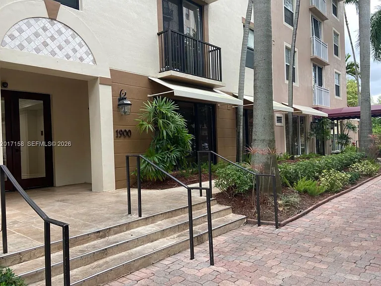 1900 Van Buren St #111B — Photo 19