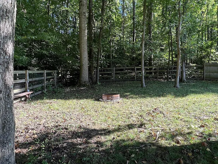 8300 Venture Dr — Photo 25