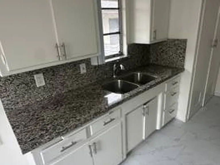 f7124 — Photo 22