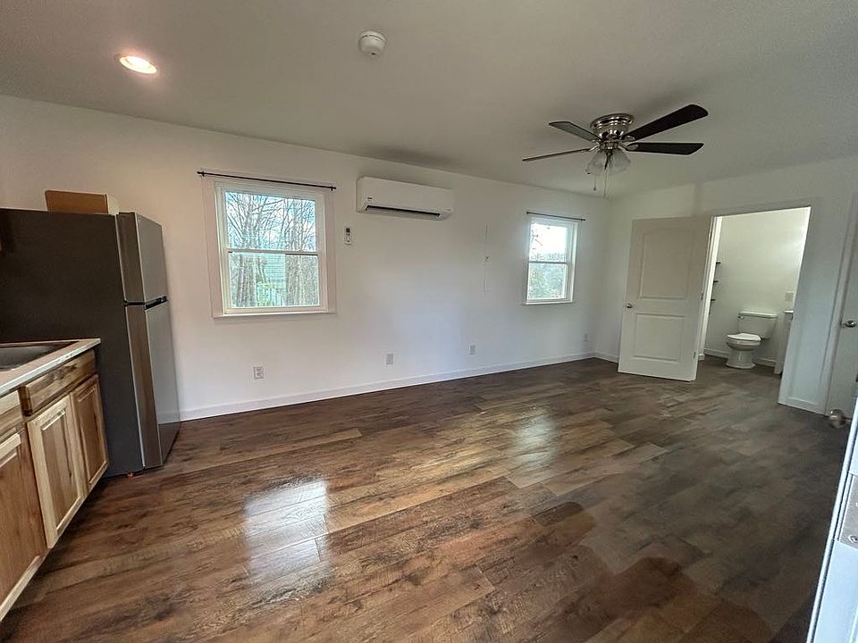 2nd image of 134 Banjo Ct