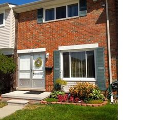 8245 Dartmouth Dr, Warren, MI 48093