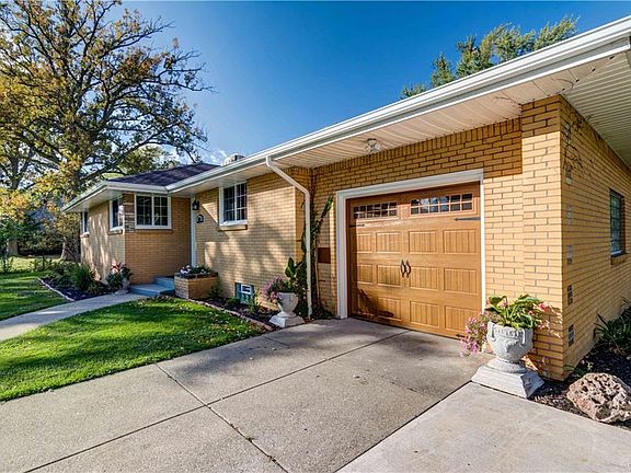 3rd image of 159 Mona Dr