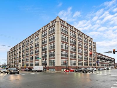 3963 W Belmont Ave UNIT 421, Chicago, IL, 60618