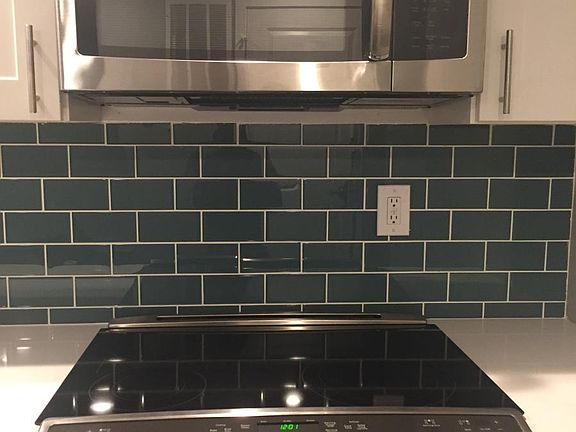 Kitchen (oven up close)