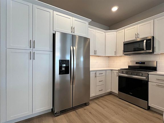 5th image of 1255 Berkshire Ln