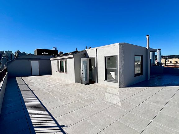 4th image of 3250 Laguna St #300