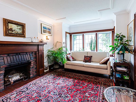 4th image of 212 Wanless Ave