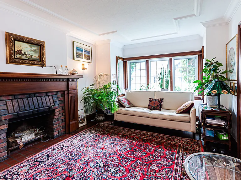 212 Wanless Ave — Photo 4
