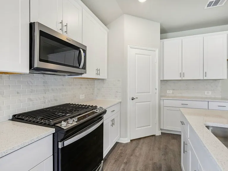 612 Huntley Dr — Photo 7