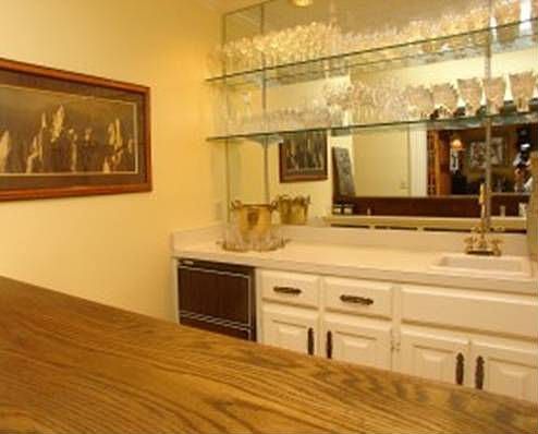 Wet bar off great room