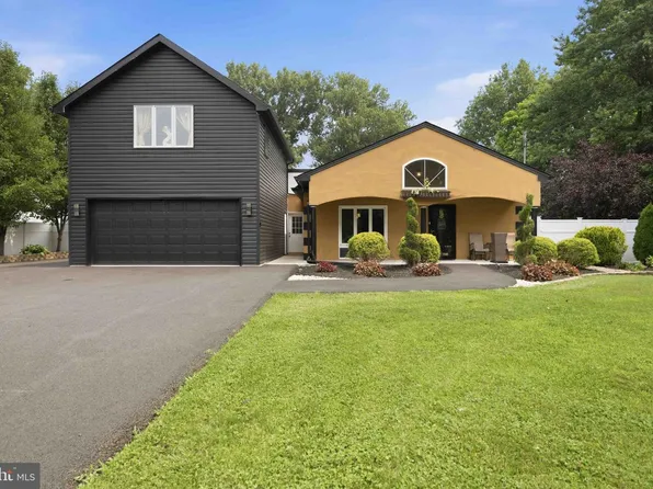 228 Bridge St, Collegeville, PA 19426