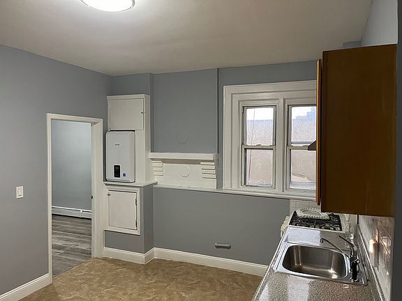 4th image of 221 Oliver St APT 3