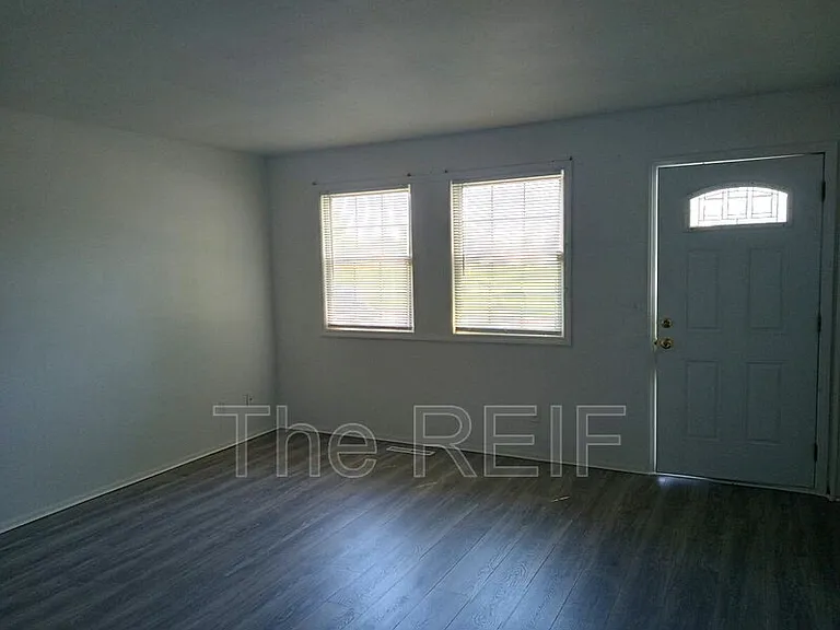 3133 Glenwood Ave — Photo 2