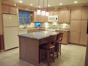 3rd image of 487 Iroquois Ct
