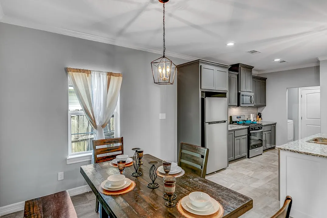 3 bed, $3,600 — Photo 2