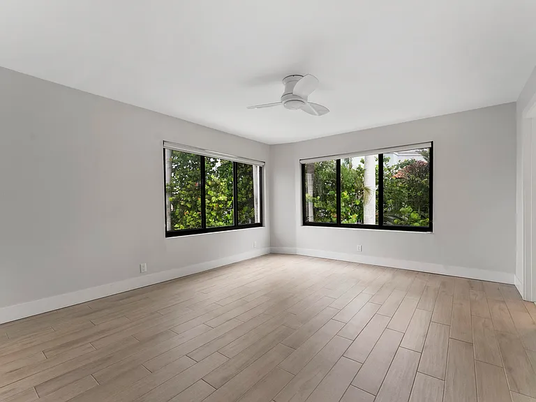 1121 Bel Air Dr — Photo 17