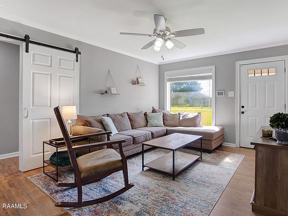 2nd image of 485 Tauzin St