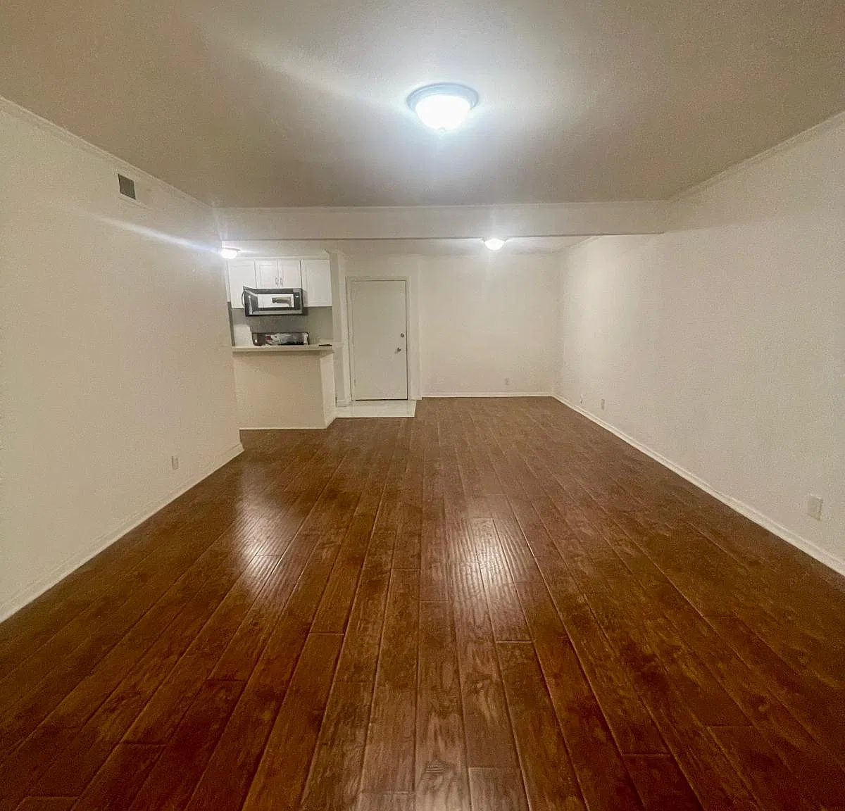 3 bed, 1103 sqft, $2,700 — Photo 4