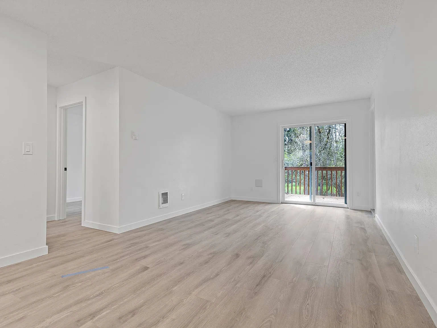 Newly Remodeled Kennedy Park Apartments! — Photo 2