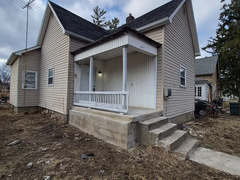 305 N Pershing Dr — Photo 10